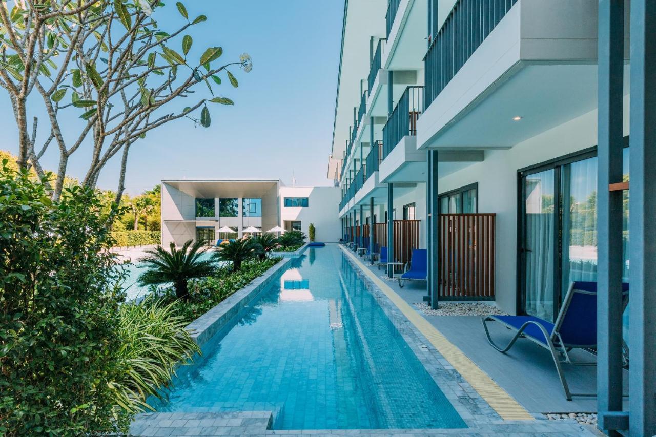 Seabed Grand Hotel Phuket - Sha Extra Plus Bagian luar foto The swimming pool at the hotel