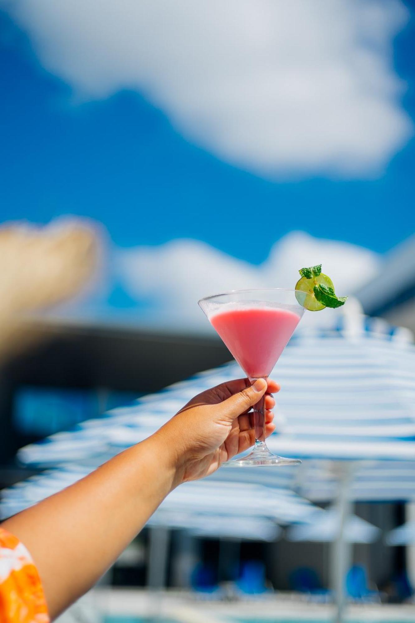 Seabed Grand Hotel Phuket - Sha Extra Plus Bagian luar foto A cosmopolitan