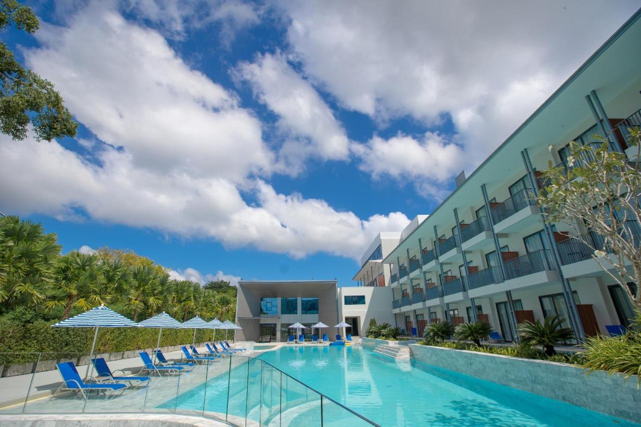 Seabed Grand Hotel Phuket - Sha Extra Plus Bagian luar foto The swimming pool at the hotel