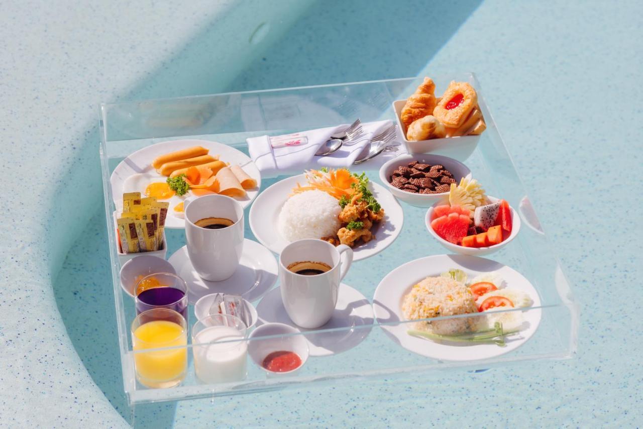 Seabed Grand Hotel Phuket - Sha Extra Plus Bagian luar foto A typical inflight meal