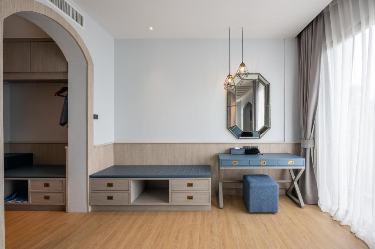 Seabed Grand Hotel Phuket - Sha Extra Plus Bagian luar foto A room at the hotel