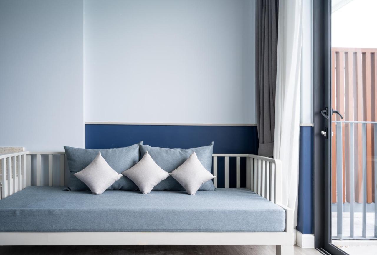 Seabed Grand Hotel Phuket - Sha Extra Plus Bagian luar foto A sofa bed