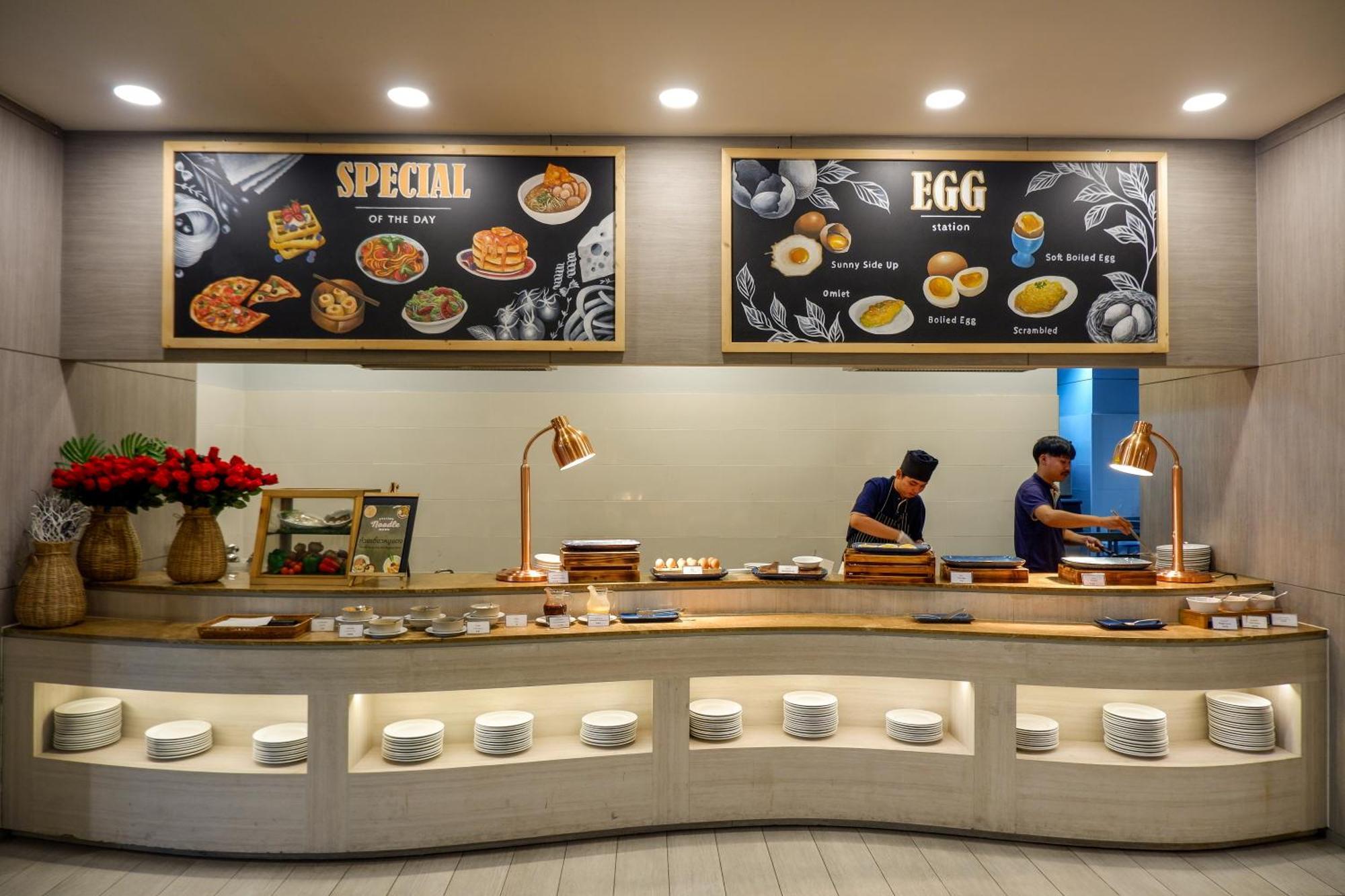 Seabed Grand Hotel Phuket - Sha Extra Plus Bagian luar foto A live kitchen at a hotel
